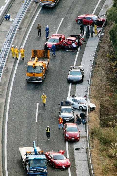 highway-pile-up-02