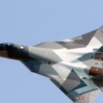 Το ρωσικό μαχητικό Su-57 «πετά μόνο του» με τον πιλότο να «εστιάζει στη μάχη», λένε οι δημιουργοί του