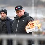 Σουηδία: Ακροδεξιός ηγέτης έκαψε αντίγραφο του κορανίου