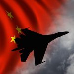 Επιθετικός ελιγμός κινεζικού μαχητικού κοντά σε αμερικανικό αεροσκάφος
