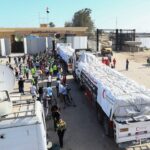 Δεύτερο κομβόι φορτηγών με ανθρωπιστική βοήθεια επιθεωρείται στη Ράφα