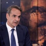 Πυρκαγιά στον Βαρνάβα: Επέστρεψε ο πρωθυπουργός στην Αθήνα